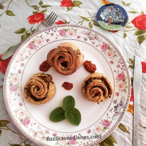 Rose Shape Stuffed Buns