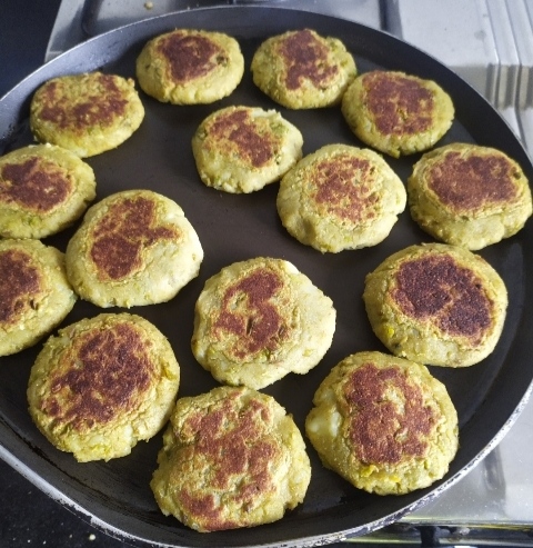 Chole Aloo Tikki Chaat